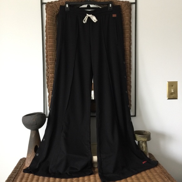 Peace Love World Pants - 🎈 NWT - Peace Love World Sammi Wide Leg